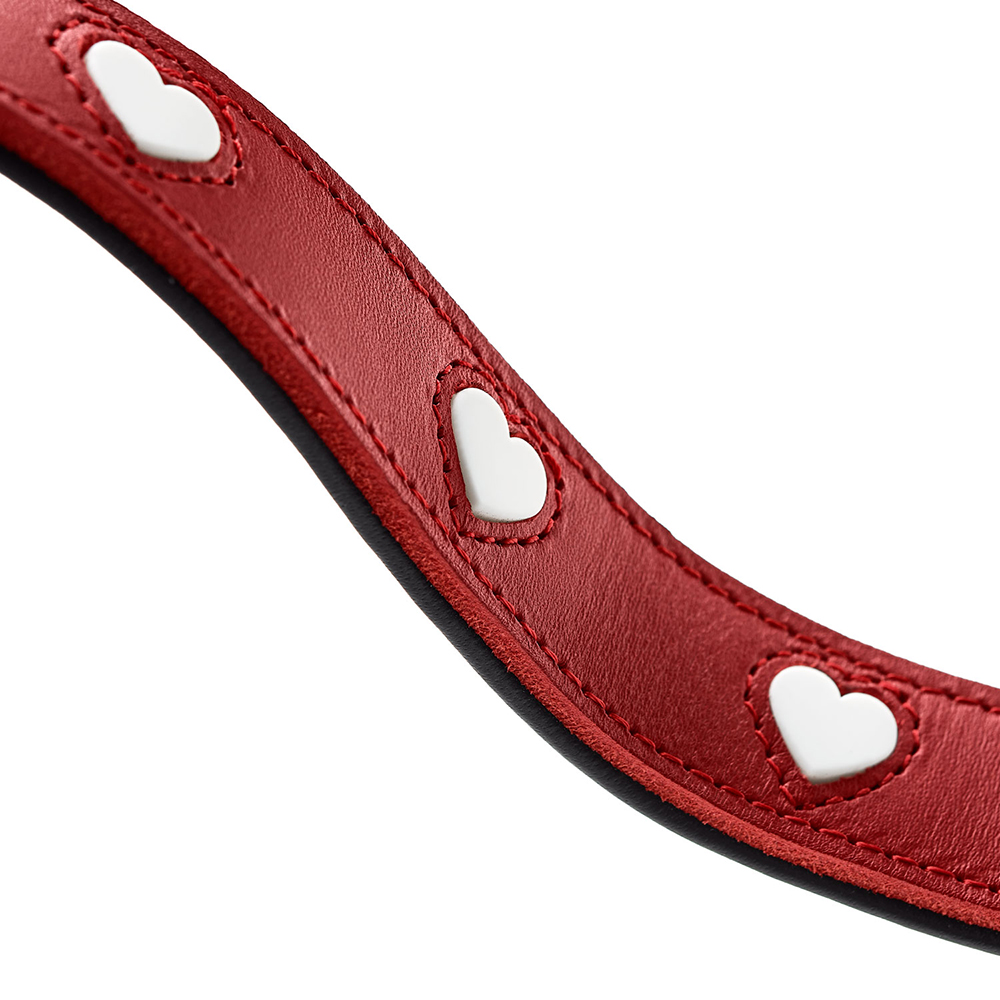 Herz-Detail, rotes Leder, Kunstleder, Schnittkante, Schmuck-/Dekorationsband