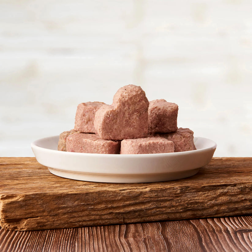 Hundefutter, Pflegefutter, Pflaumenfarben, Kleine Würfel, Futterwürfel