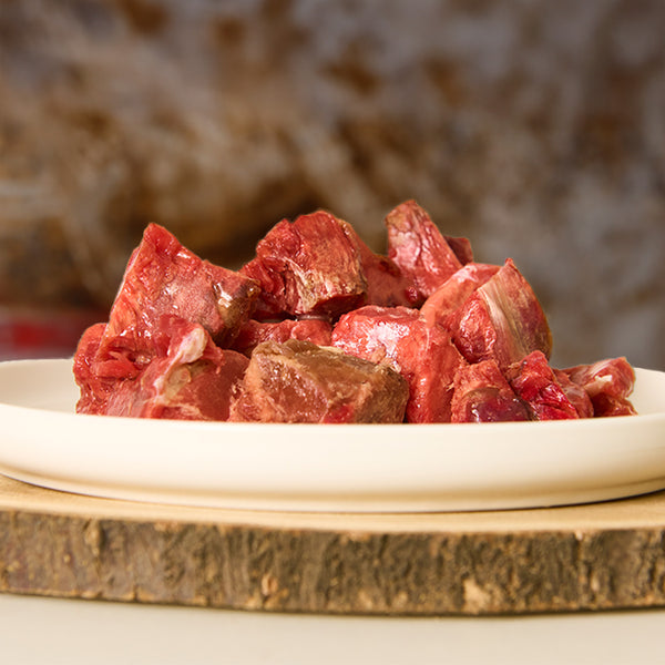 Rindfleisch, Würfel, rotes Fleisch, Fleischstücke, Plateau/Schüssel