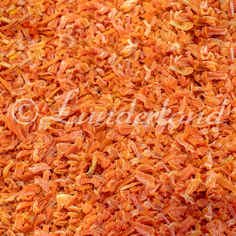 orange flakes, zerkleinerte karotte, karottenflocken, getrocknete karotte, lebensmittelzutat