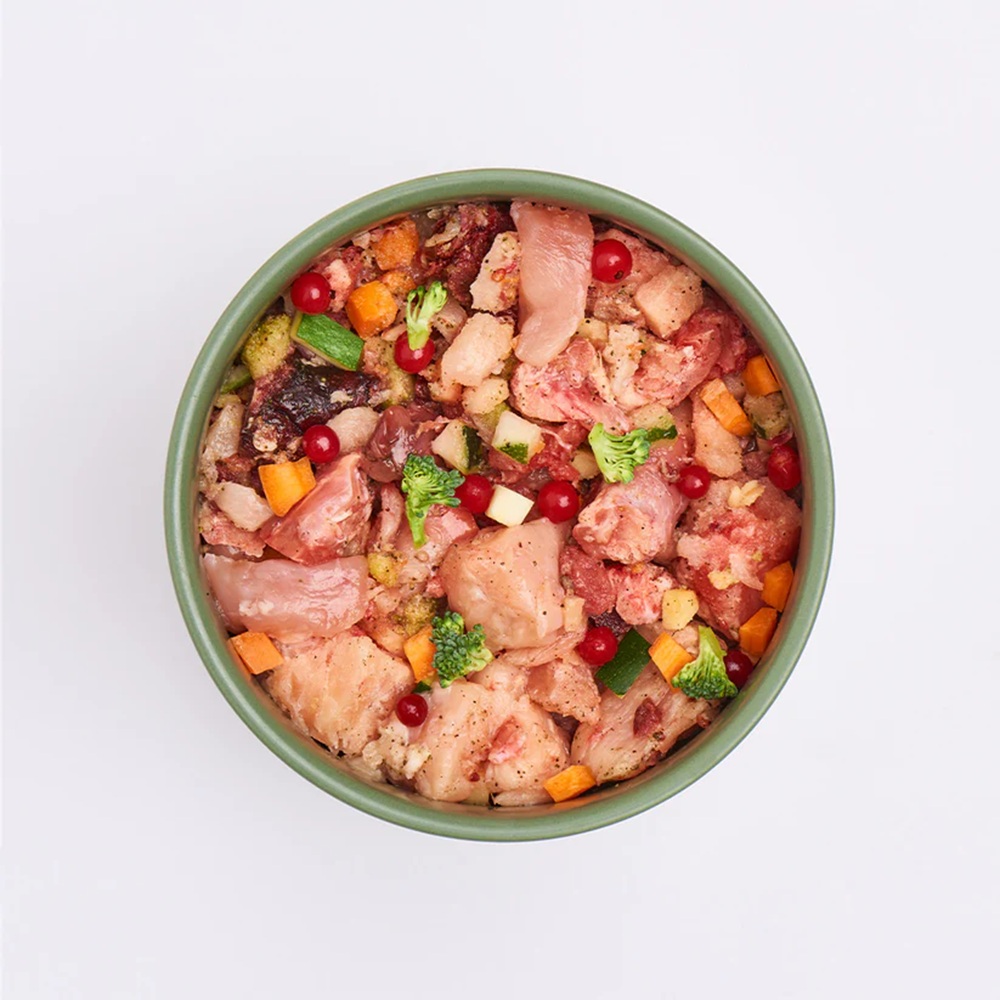 Hundefutter, Hundeessen, Hähnchen, Gemüse, Knöchelige Stücke