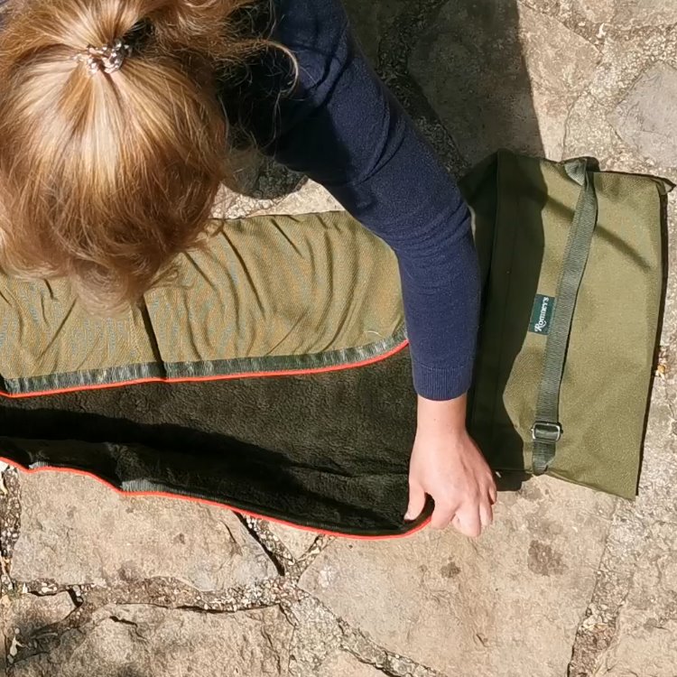 tarp, Teppich, olivgrüne Tasche, Tragegurt, Gurtschnalle