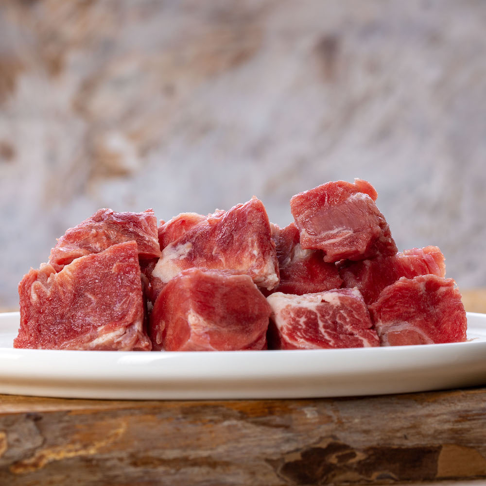 Rindfleisch, Kübchen, Fleischwürfel, rotes Fleisch, ungewürzt