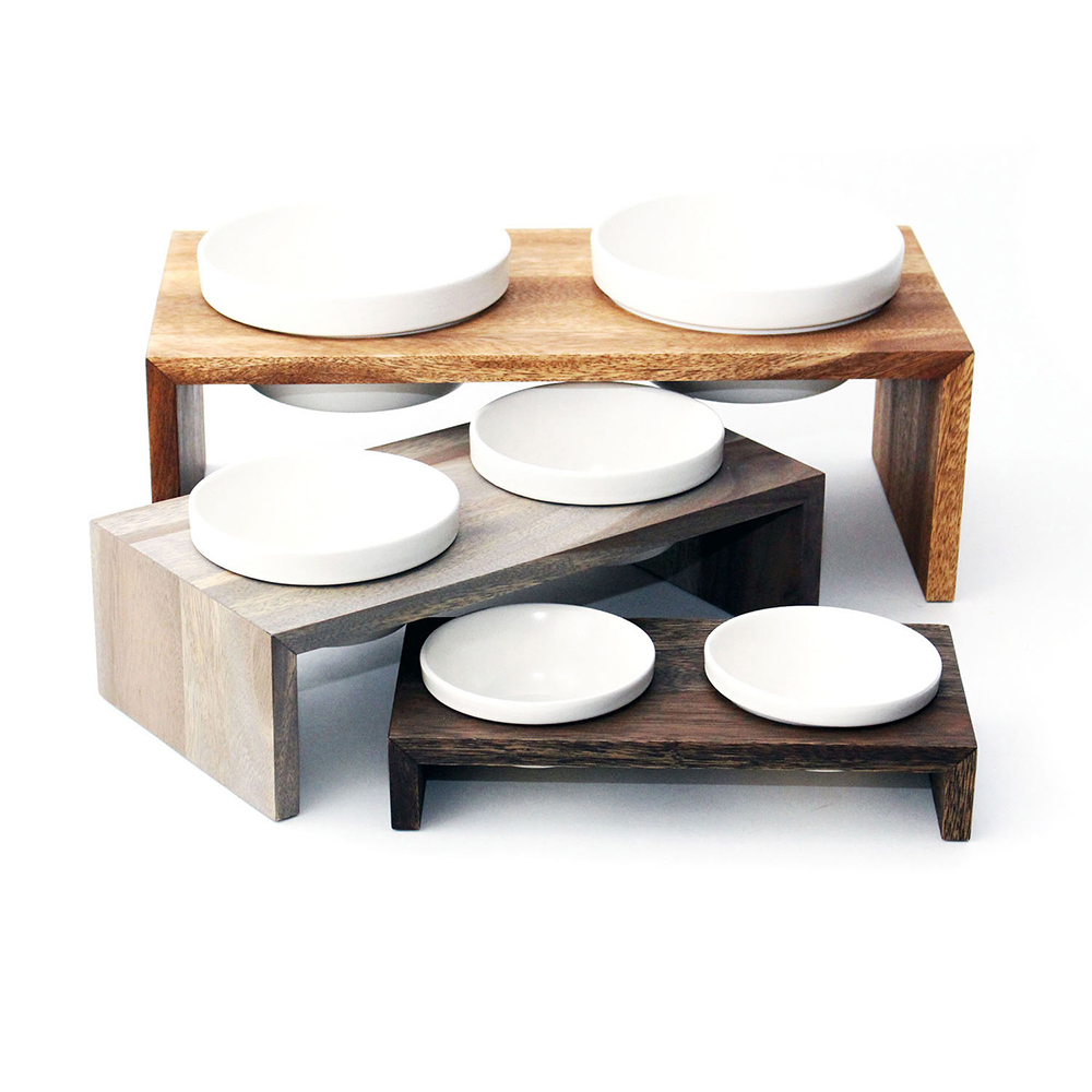 Hocker aus Holz, Holz-Diagonalständer, Weiße Teller, Dreischicht-Riser, runde Teller