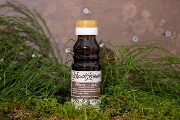 Öle, Flüssigkeiten, Farbton Braun, Kleine Flasche, Schwarzkümmelöl