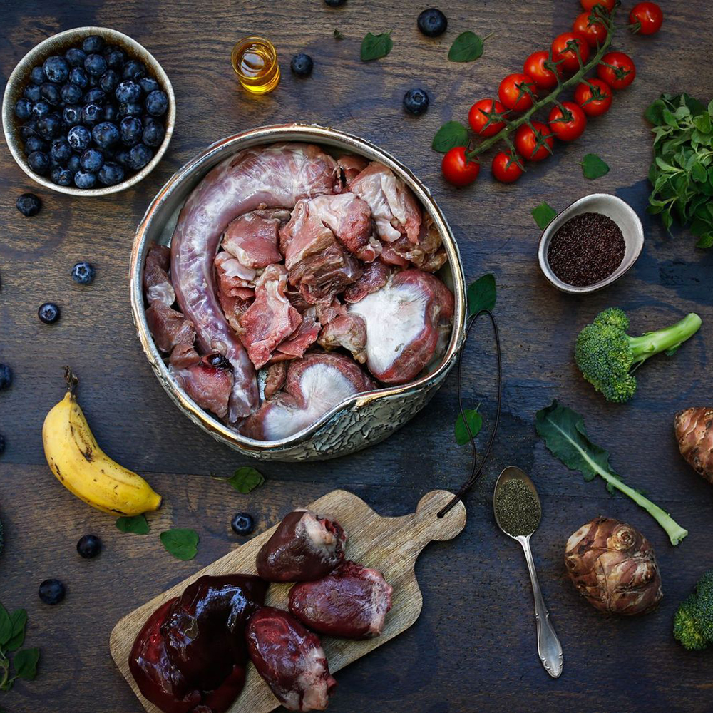 quail, rohes fleisch, mit knochen, leber, frucht