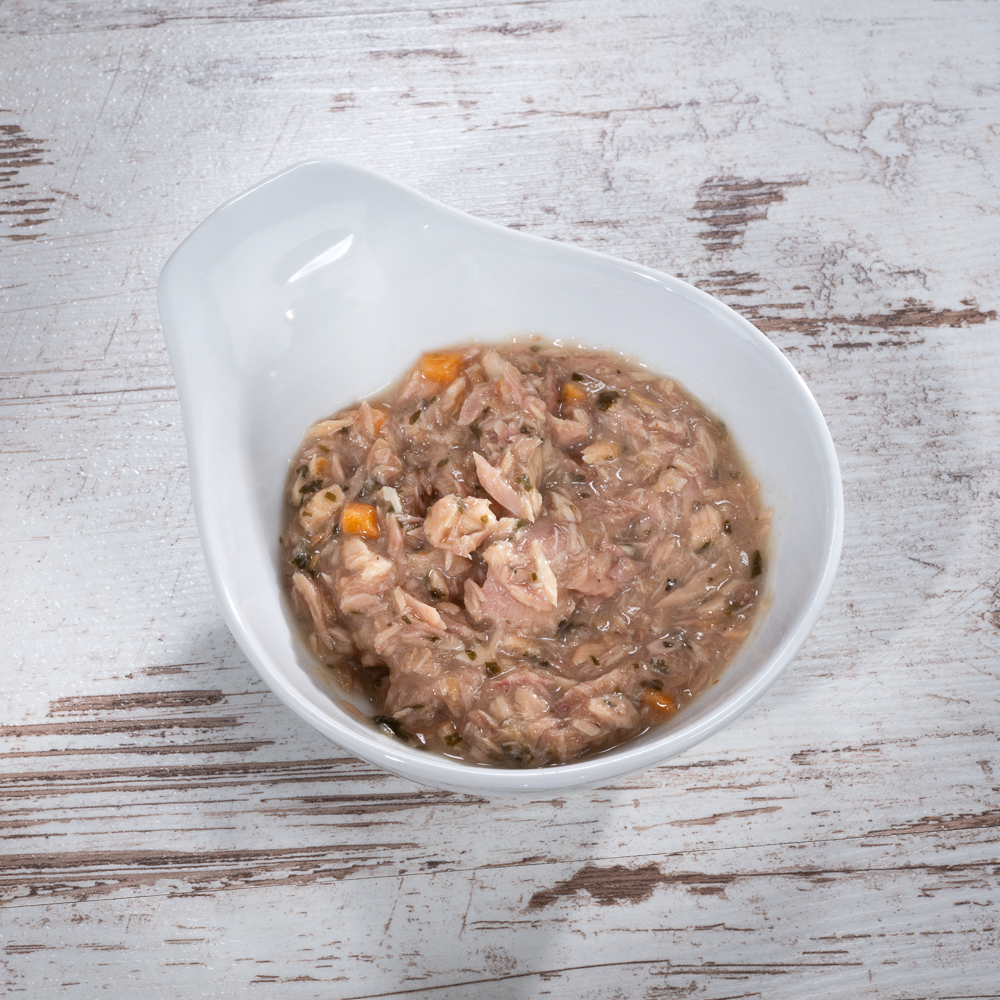 Fischsauce, Thunfischsalat, Zwiebel, Karotten, Kräuter